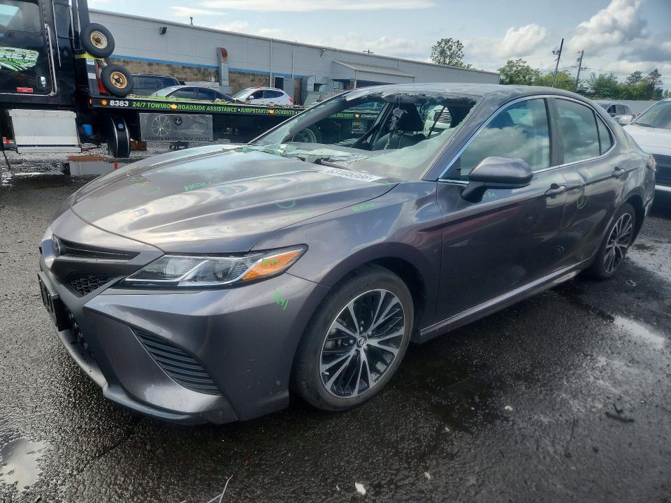 2018 Toyota Camry — фото 1