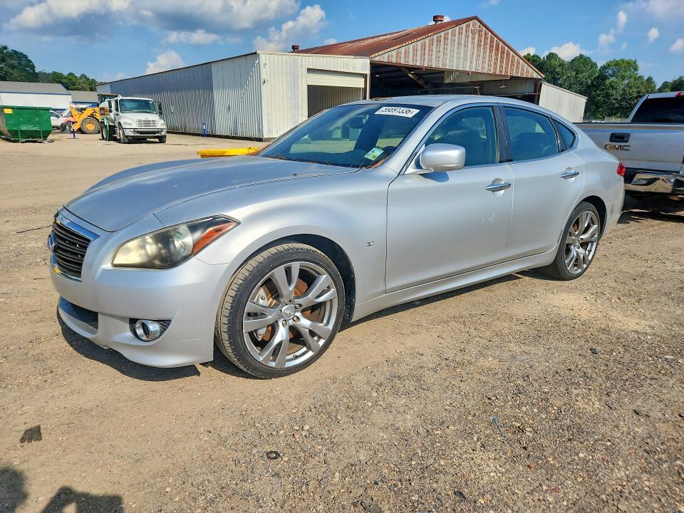 Infiniti Q70