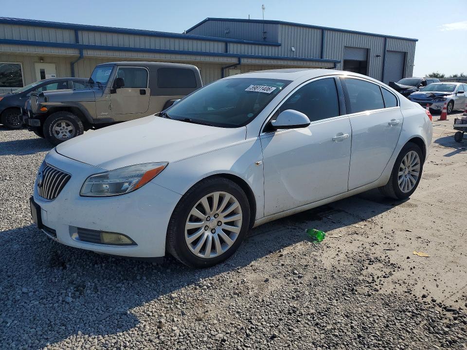 2011 Buick Regal — фото 1