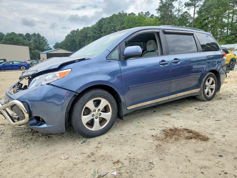 2014 Toyota Sienna — фото 1