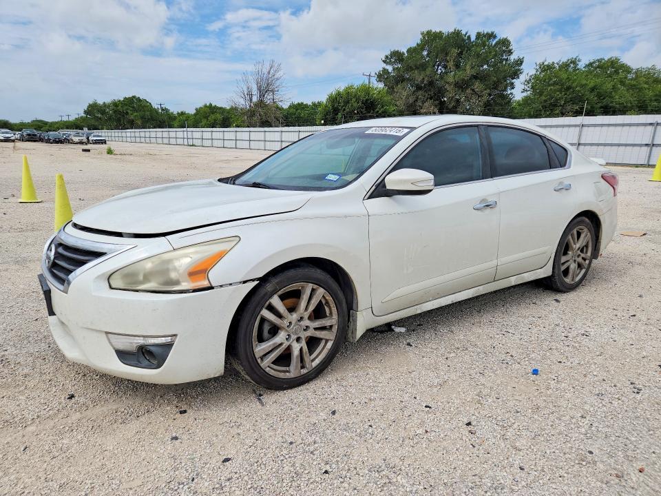 2013 Nissan Altima — фото 1