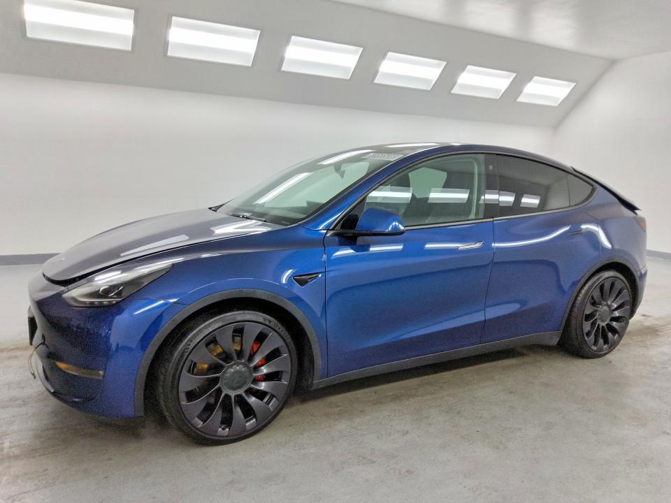 2022 Tesla Model Y — фото 1