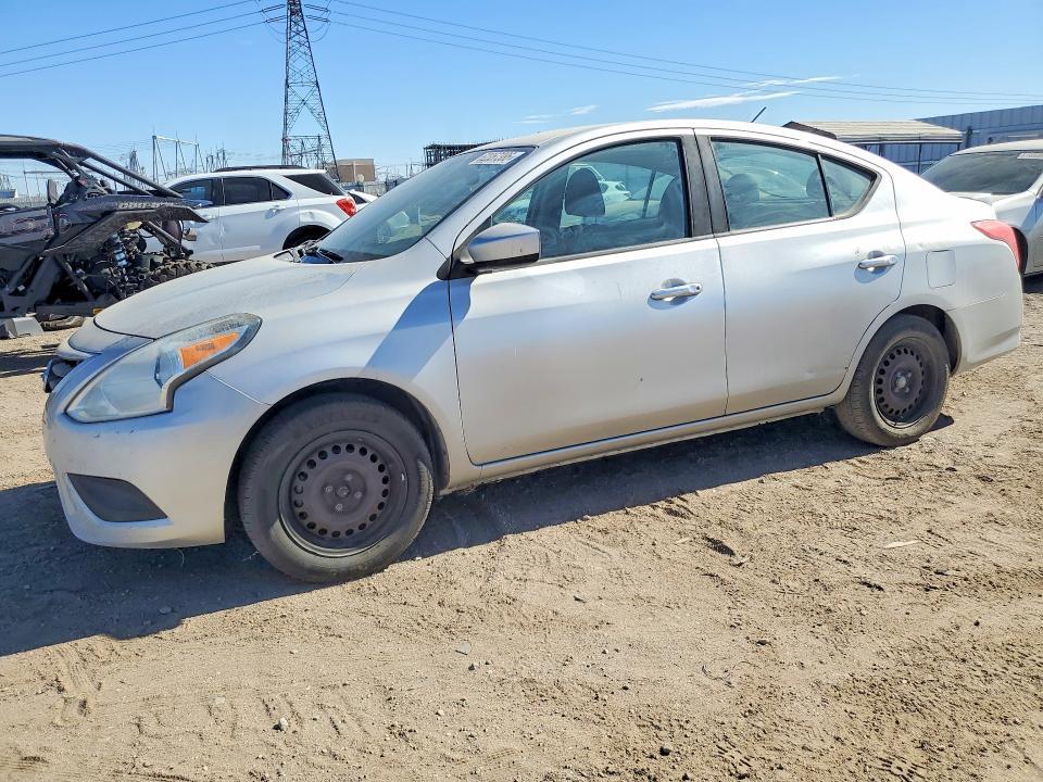 2017 Nissan Versa — фото 1