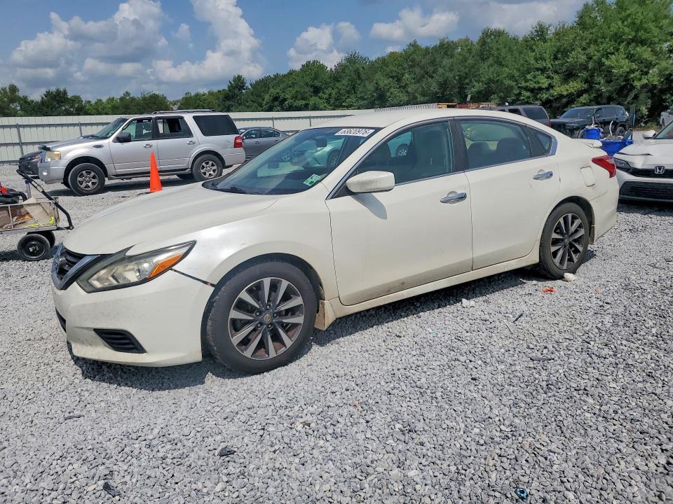 2017 Nissan Altima — фото 1