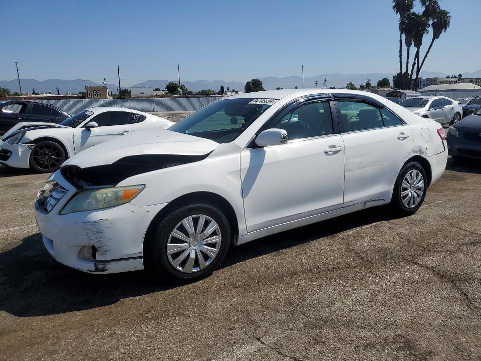 2011 Toyota Camry — фото 1