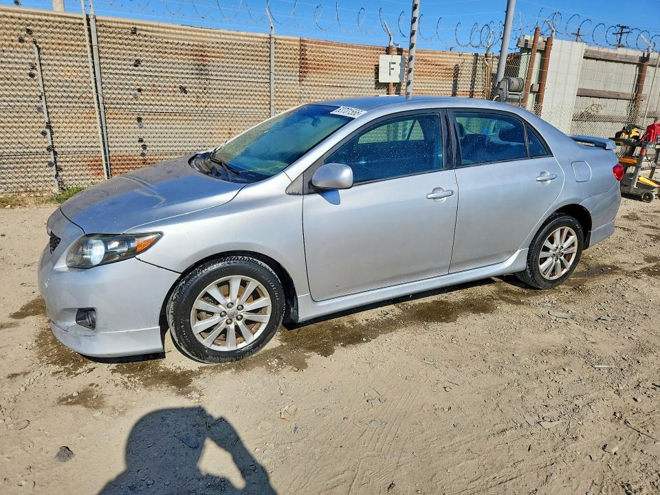2010 Toyota Corolla — фото 1