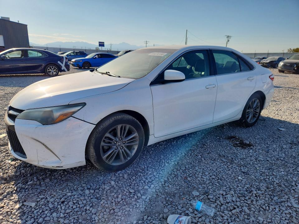 2016 Toyota Camry — фото 1