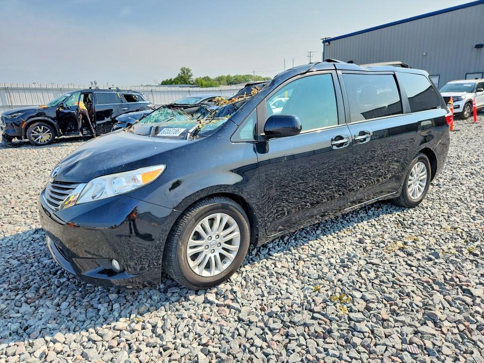 2017 Toyota Sienna — фото 1